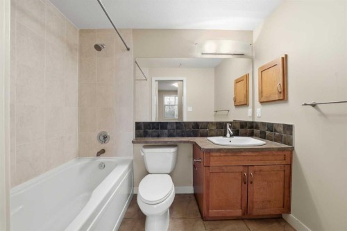 207-100 Lakeway Boulevard, Sylvan Lake, AB - Indoor Photo Showing Bathroom