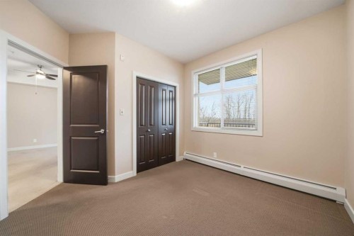 207-100 Lakeway Boulevard, Sylvan Lake, AB - Indoor Photo Showing Other Room