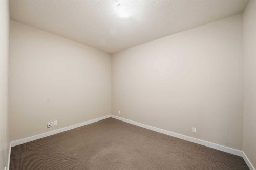 207-100 Lakeway Boulevard, Sylvan Lake, AB - Indoor Photo Showing Other Room