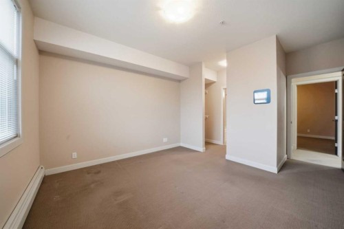 207-100 Lakeway Boulevard, Sylvan Lake, AB - Indoor Photo Showing Other Room
