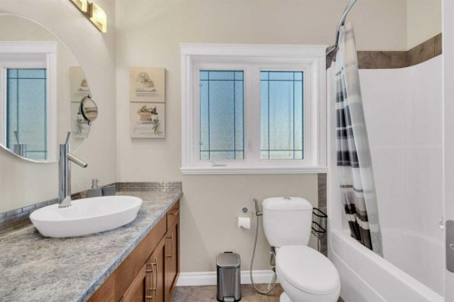 6372 Cedar Way, Innisfail, AB - Indoor Photo Showing Bathroom