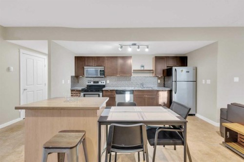 6372 Cedar Way, Innisfail, AB - Indoor Photo Showing Kitchen