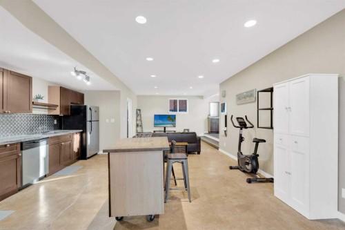 6372 Cedar Way, Innisfail, AB - Indoor Photo Showing Kitchen