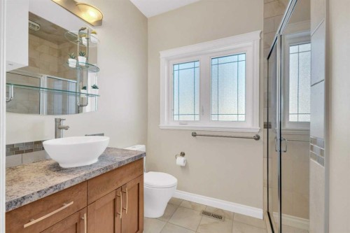 6372 Cedar Way, Innisfail, AB - Indoor Photo Showing Bathroom