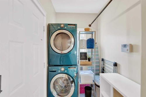 6372 Cedar Way, Innisfail, AB - Indoor Photo Showing Laundry Room