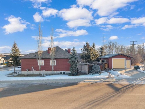 6372 Cedar Way, Innisfail, AB - Outdoor