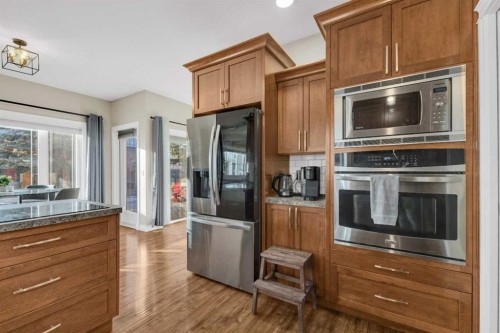 6372 Cedar Way, Innisfail, AB - Indoor Photo Showing Kitchen