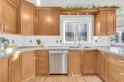 6372 Cedar Way, Innisfail, AB - Indoor Photo Showing Kitchen With Double Sink