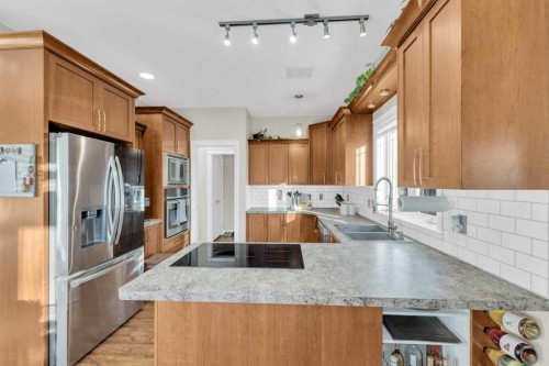 6372 Cedar Way, Innisfail, AB - Indoor Photo Showing Kitchen With Double Sink With Upgraded Kitchen