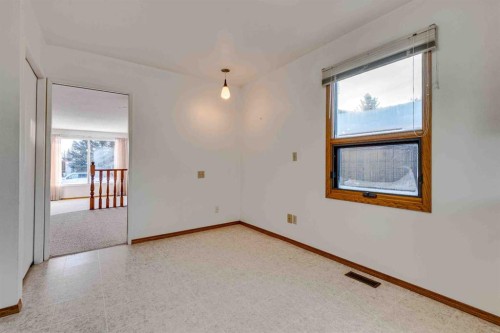 405 Royal Crescent, Trochu, AB - Indoor Photo Showing Other Room