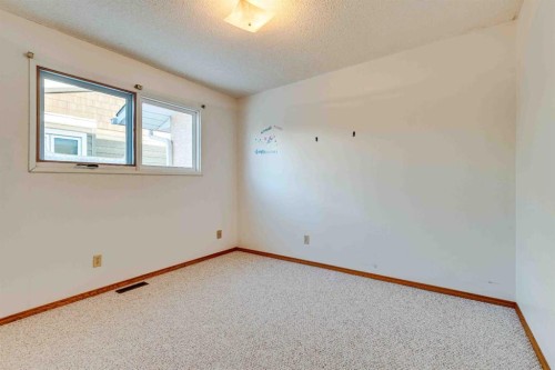 405 Royal Crescent, Trochu, AB - Indoor Photo Showing Other Room