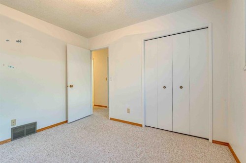 405 Royal Crescent, Trochu, AB - Indoor Photo Showing Other Room