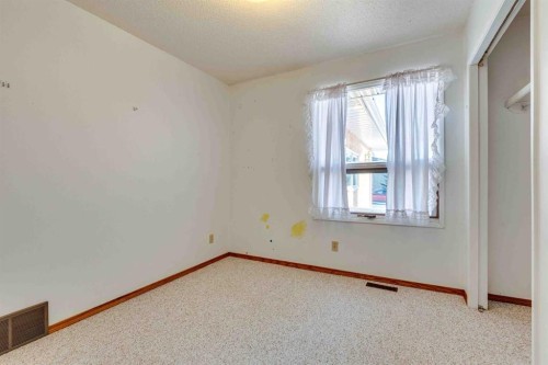 405 Royal Crescent, Trochu, AB - Indoor Photo Showing Other Room