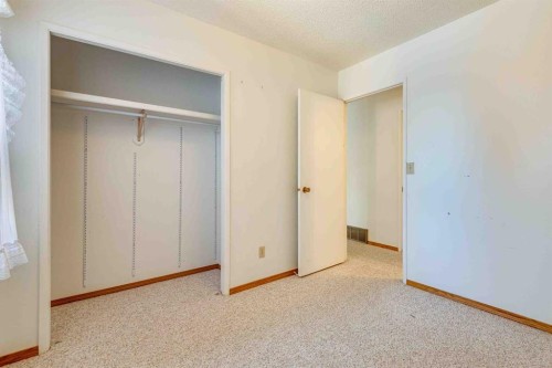 405 Royal Crescent, Trochu, AB - Indoor Photo Showing Other Room