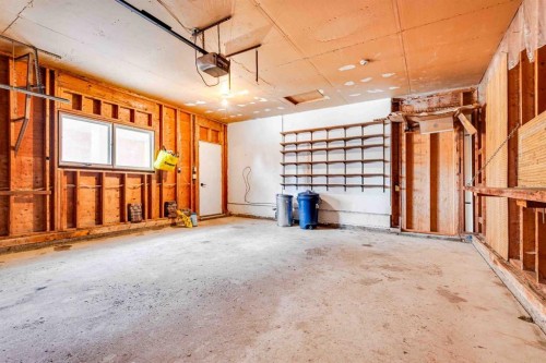 405 Royal Crescent, Trochu, AB - Indoor