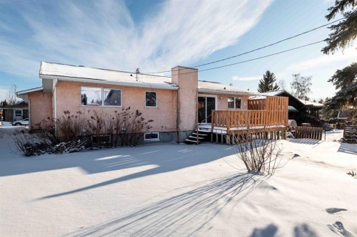 405 Royal Crescent, Trochu, AB - Outdoor With Exterior