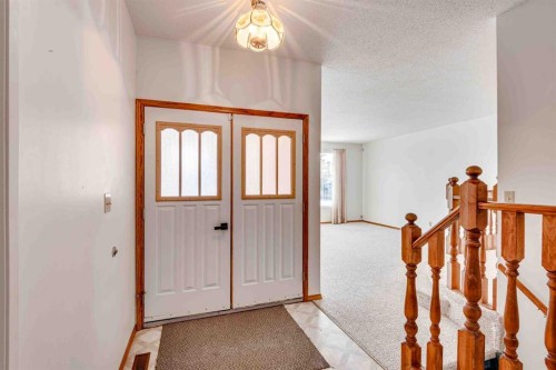 405 Royal Crescent, Trochu, AB - Indoor Photo Showing Other Room