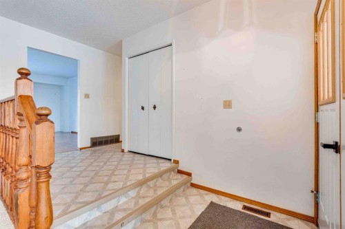 405 Royal Crescent, Trochu, AB - Indoor Photo Showing Other Room