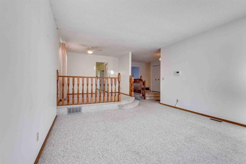 405 Royal Crescent, Trochu, AB - Indoor Photo Showing Other Room