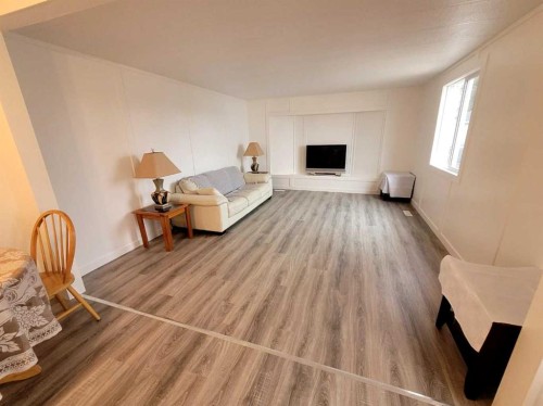 Unit 27-4402 48 Avenue, Sylvan Lake, AB 