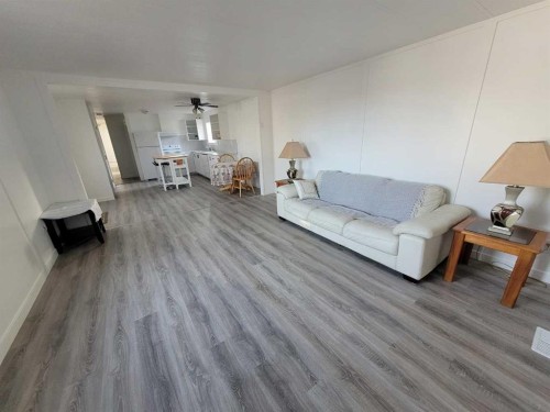 Unit 27-4402 48 Avenue, Sylvan Lake, AB 