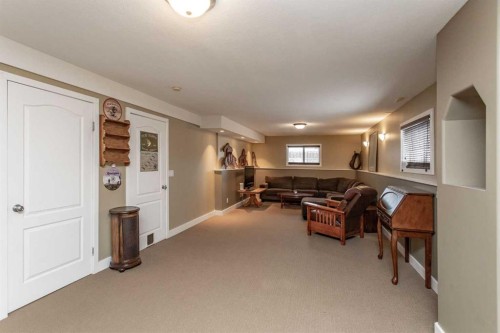 236 Deschner Close, Red Deer, AB - Indoor Photo Showing Other Room