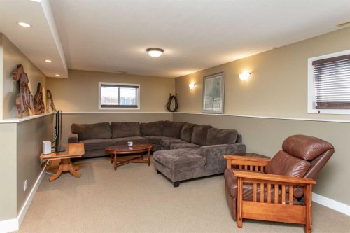 236 Deschner Close, Red Deer, AB - Indoor Photo Showing Living Room