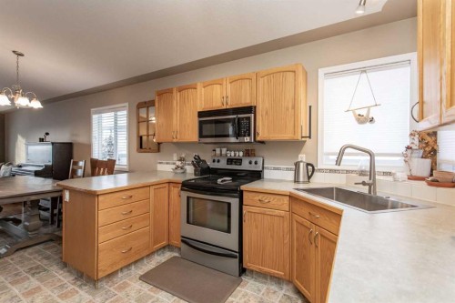 236 Deschner Close, Red Deer, AB - Indoor Photo Showing Kitchen With Stainless Steel Kitchen