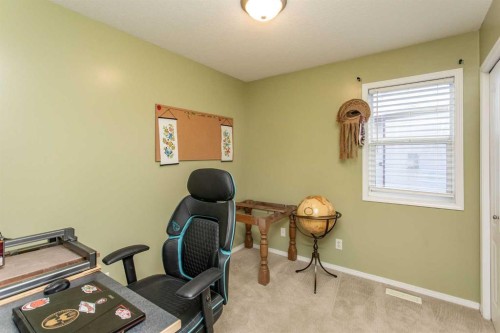 236 Deschner Close, Red Deer, AB - Indoor Photo Showing Other Room