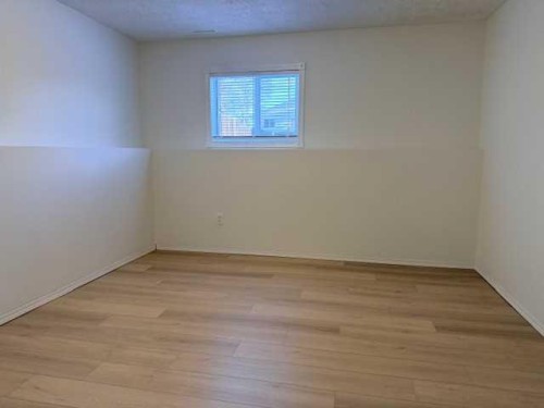 B-5915 52 Avenue, Red Deer, AB - Indoor Photo Showing Other Room
