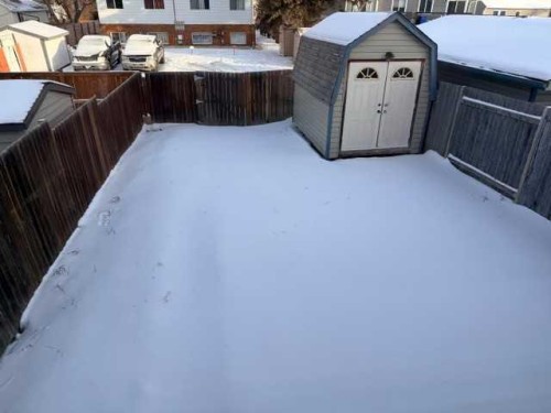 B-5915 52 Avenue, Red Deer, AB - Outdoor With Exterior