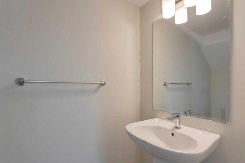 215-40 Livingston Parade Ne, Calgary, AB - Indoor Photo Showing Bathroom