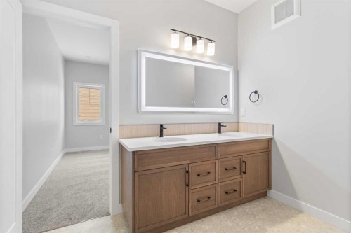 4922 Beardsley Avenue, Lacombe, AB - Indoor Photo Showing Bathroom