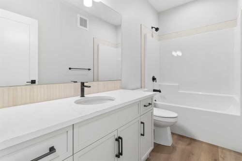 4922 Beardsley Avenue, Lacombe, AB - Indoor Photo Showing Bathroom