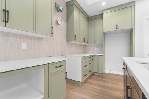 4922 Beardsley Avenue, Lacombe, AB - Indoor Photo Showing Kitchen