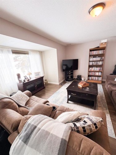5013 53 Street, Camrose, AB - Indoor Photo Showing Living Room