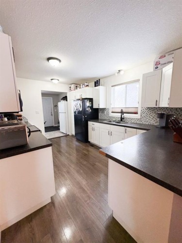 5013 53 Street, Camrose, AB - Indoor Photo Showing Kitchen
