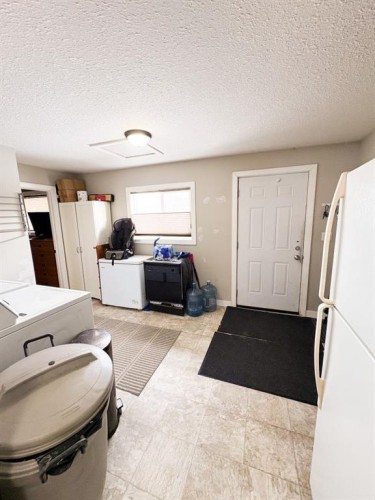 5013 53 Street, Camrose, AB - Indoor