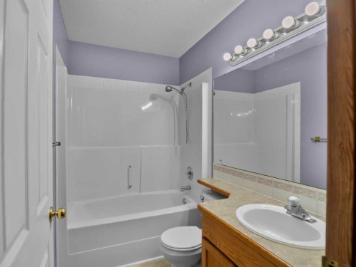 109 Duckering Close, Red Deer, AB - Indoor Photo Showing Bathroom