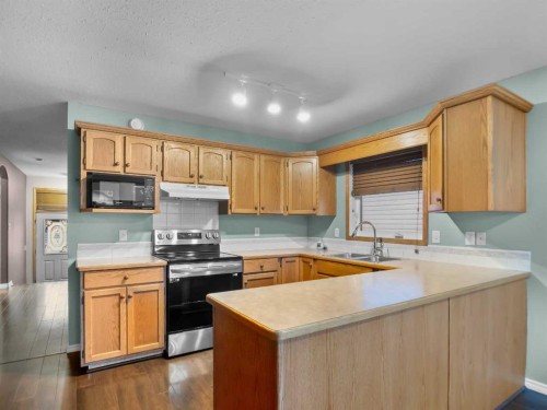 109 Duckering Close, Red Deer, AB - Indoor Photo Showing Kitchen With Double Sink