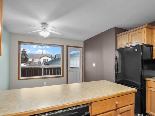 109 Duckering Close, Red Deer, AB - Indoor Photo Showing Kitchen