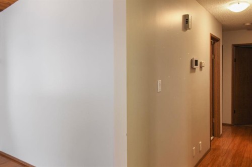 572 West Crescent, Forestburg, AB - Indoor Photo Showing Other Room