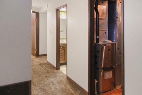 572 West Crescent, Forestburg, AB - Indoor Photo Showing Other Room