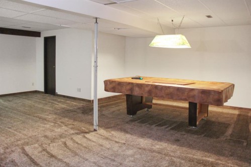 572 West Crescent, Forestburg, AB - Indoor Photo Showing Other Room