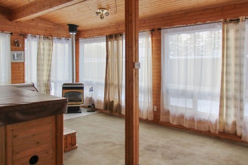 572 West Crescent, Forestburg, AB - Indoor Photo Showing Other Room