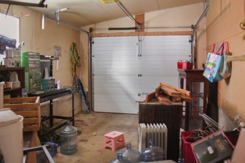 572 West Crescent, Forestburg, AB - Indoor Photo Showing Garage