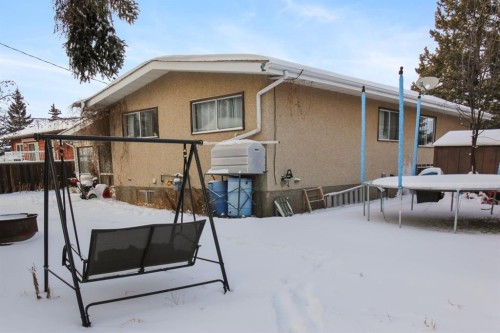 572 West Crescent, Forestburg, AB - Outdoor With Exterior