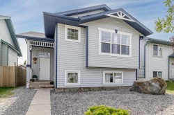 87 Wildrose Drive  Sylvan Lake, AB T4S 2L1