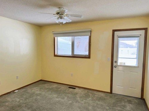 44 Dale Close, Red Deer, AB - Indoor Photo Showing Other Room