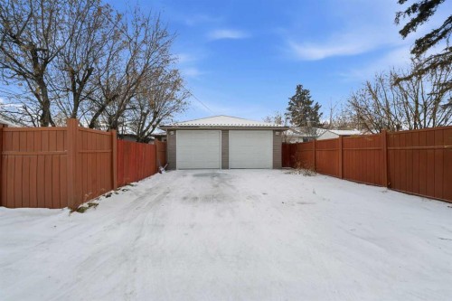 4126 38 Street, Red Deer, AB - Outdoor